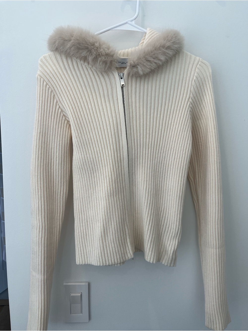 Cream Zip-Up Sweater BERSHKA
